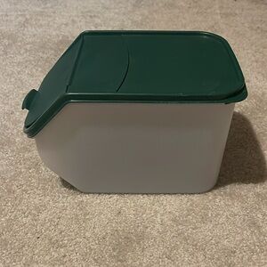 Tupperware storage mate